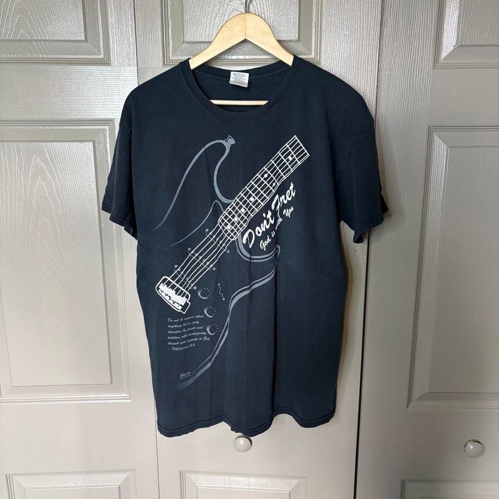 Kerusso Mens Don't Fret God Is With You Guitar Christian T-Shirt Black Large Y2K